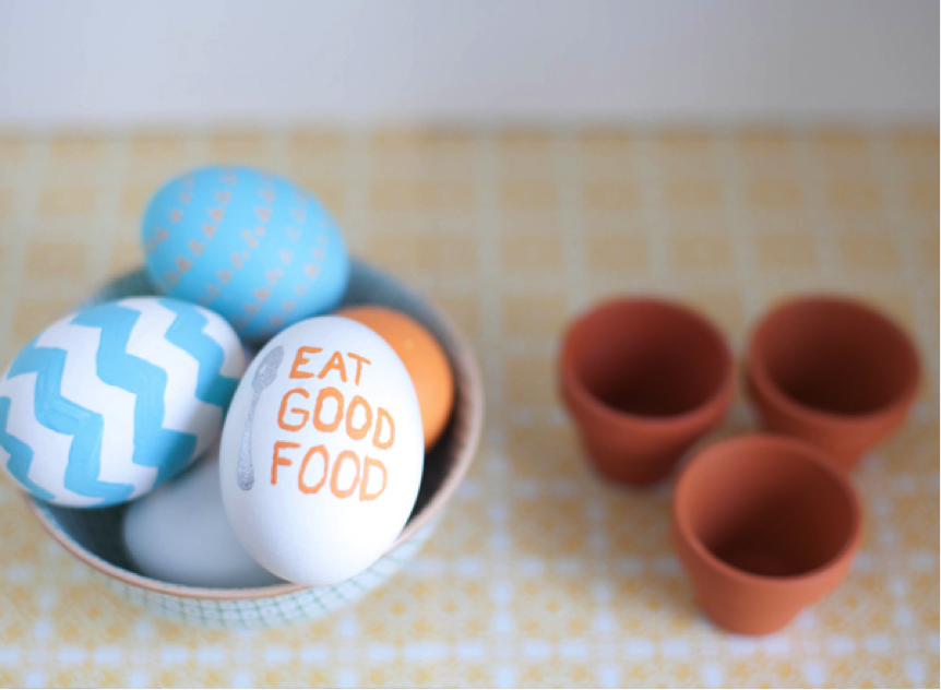 Coloring eggs with shaving cream and food coloring Have a blast making marbled paper crafts using shaving cream, food coloring and card stock. The results are positively gorgeous and you won’t believe how easy it is to make marbled paper with shaving cream.