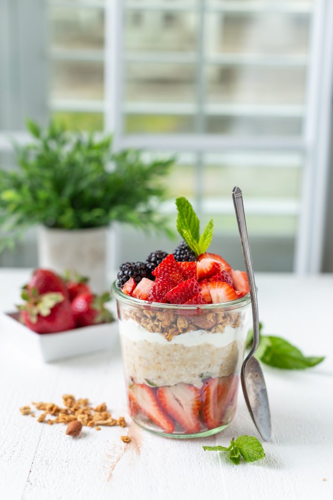 Healthy Strawberry Oatmeal Parfait 