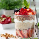 Healthy Strawberry Oatmeal Parfait